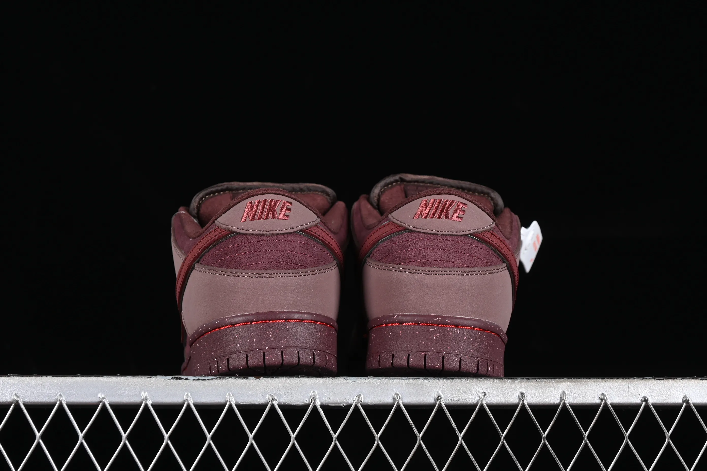 All categories Nk SB Dunk series Nk SB Dunk Low low-top sneakers F version Nk SB Dunk Low Premium "Valentine's Day" Valentine's Day SB low-top casual sneakers FN0619-600